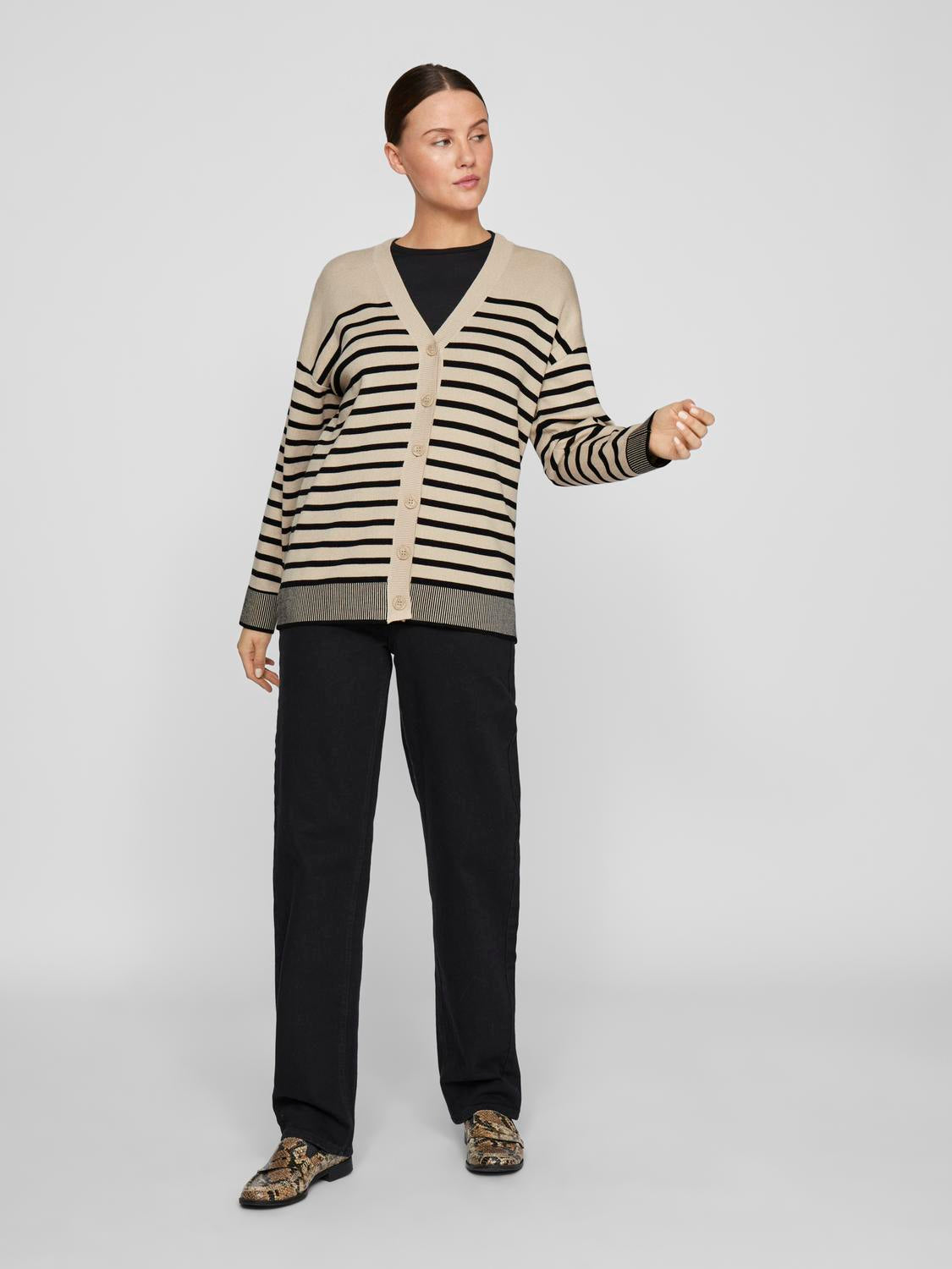 model_shot-front_full